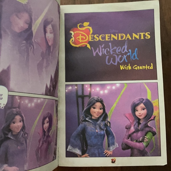 Disney Descendants: Wicked World Comic Book - Picture 2 of 3